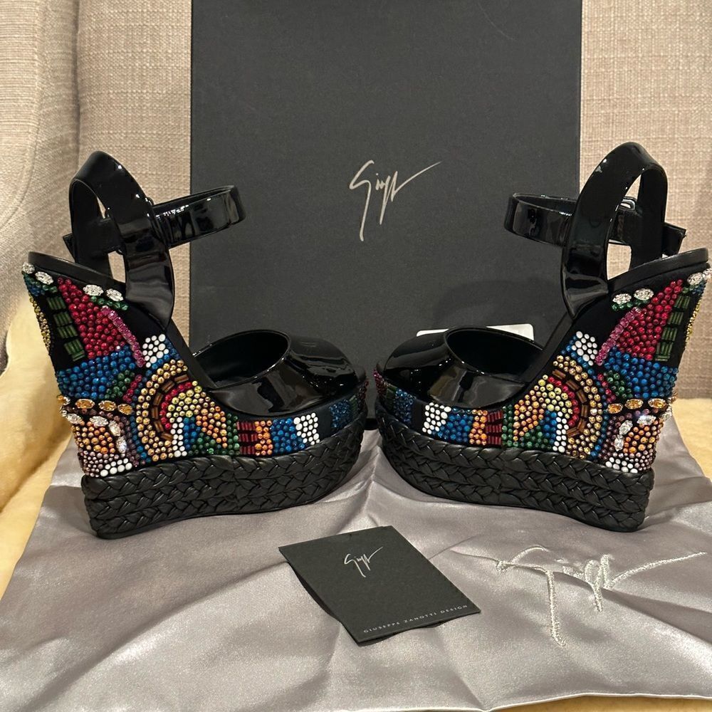 GIUSEPPE ZANOTTI LOLAS SAND, VERNICE NERO TOMAIA , LOVE & PEACE Wedge size EU 36